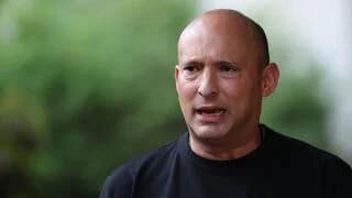 בנט: תנאי יסוד שלנו - חוק שימנע ממשתמטים או מעודדיהם לשבת בקבינט