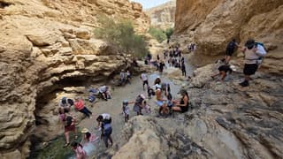 דפוסים מלפני המלחמה: קרוב למיליון איש טיילו בארץ בחג | הגשמים שירדו - והתחזית