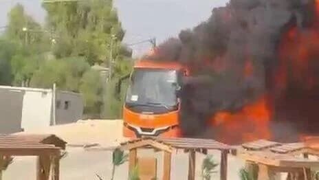 תיעוד חריג מהבסיס: לוחמי גבעתי הריחו גז באוטובוס, פונו - והוא עלה באש