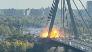 הסלמה בים השחור: כטב"ם הטביע ספינה מול בולגריה, 10 נעדרים; קייב מכסה גשרים ברשתות