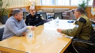 "תקופה רגישה": פגישת ראשי הביטחון "להבטחת קיומן התקין של הבחירות"