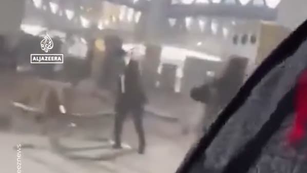 "אל תטוסו לשם": האיום החות'י, הפגיעה הנוספת בטרמינל הסעודי - והגינוי החריג של נתניהו