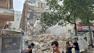 בניין בשיפוץ בת"א קרס חלקית; מד"א: לא ידוע על נפגעים | תיעוד מהזירה
