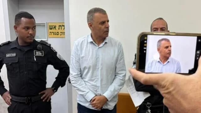 פרשת השוחד בכפ"ס "בישורת האחרונה": ראש העיר ורעייתו מנהלים קרב הגנה בנפרד